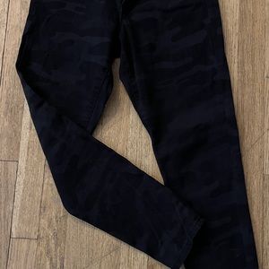 Social standard by sanctuary ankle skinny black camo jeans. Size 4.